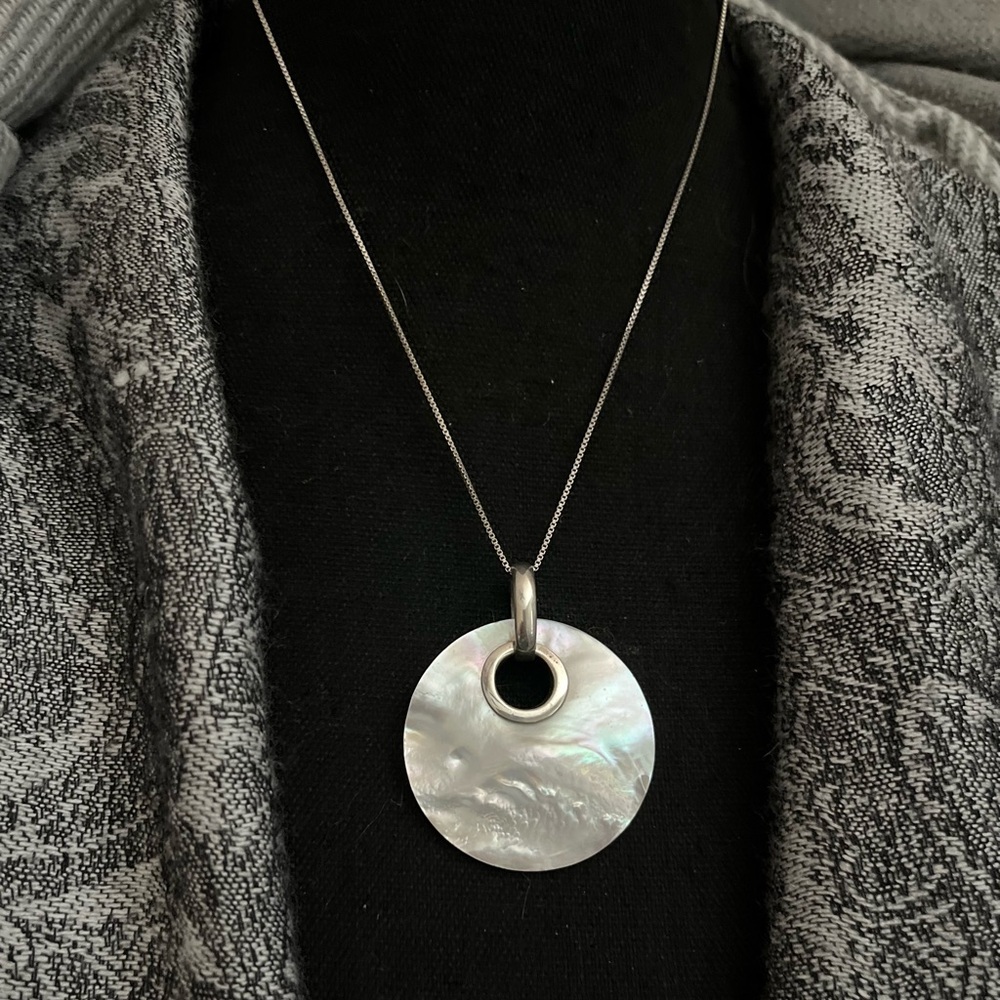 N086 SILPADA Retired Mother of Pearl & Sterling Silver 925 Pendant Collectible